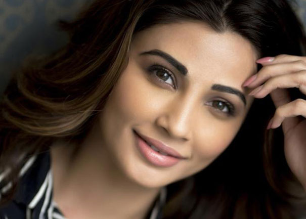 Daisy Shah Book Celeb