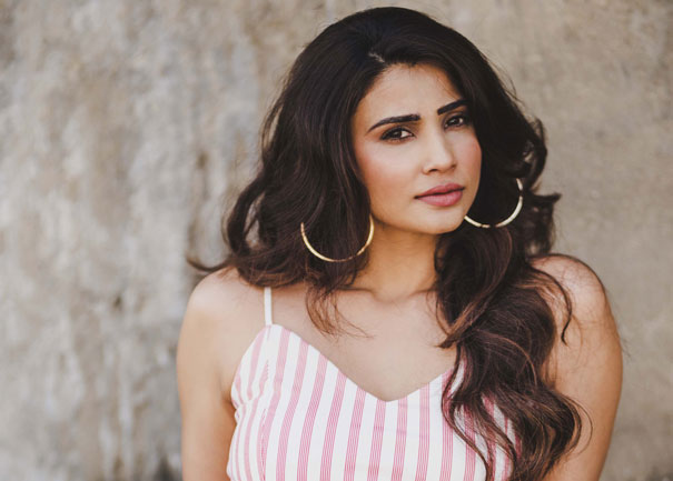 Daisy Shah Book Celeb