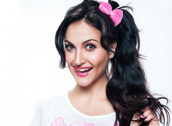 Elli AvrRam Book Celeb