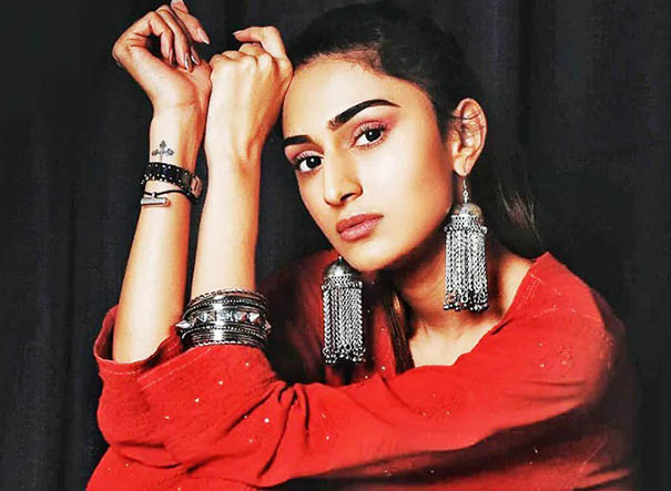 Erica Fernandes Book Celeb