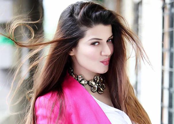 Kainaat Arora Book Celeb
